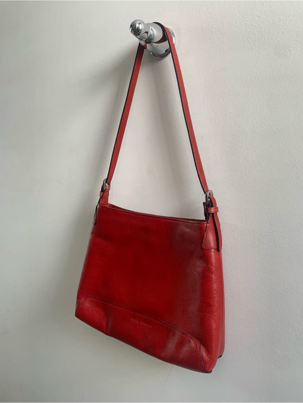 Wilsons Leather Red Leather Shoulder Bag with Single Strap - Picture 4 of 9